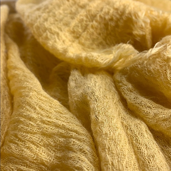 LC Wrap woven crinkle scarf in yellow - Picture 3 of 6